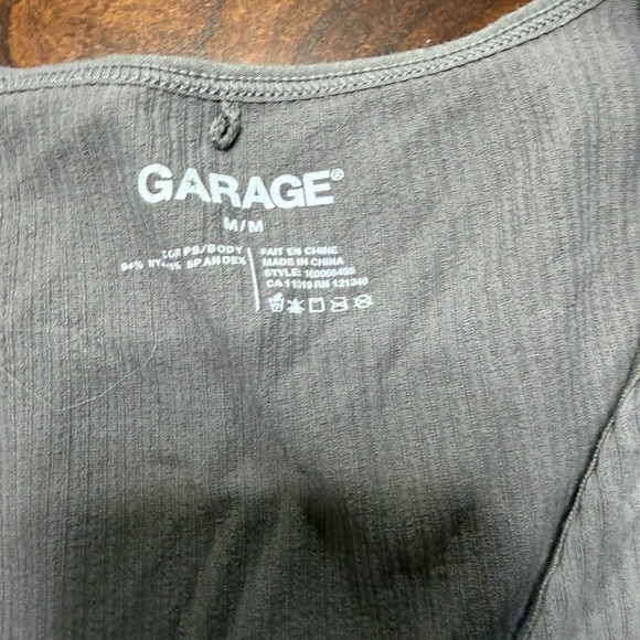 Garage Gray Ribbed V-Neck Crop Top - Picture 2 of 3